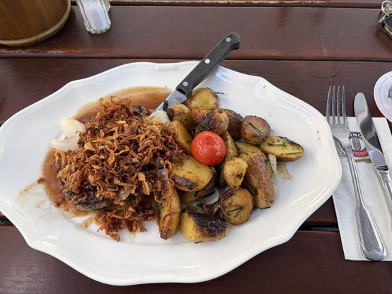 Münchner Zwiebelrostbraten mit Kartoffeln